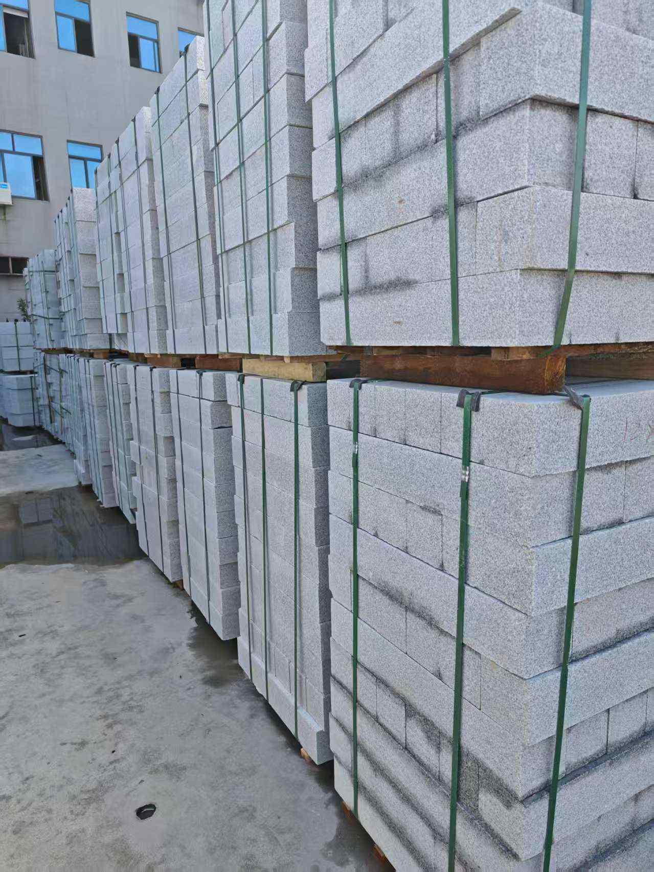 娄底芝麻白路牙石，路侧石